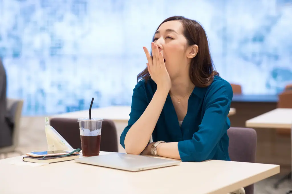 睡眠障害・不眠症の診断チェック⑤：夜しっかり寝ているのに日中に耐え難い眠気に襲われる